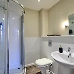 Apartment F1 Team Flat - 4 Separate Beds - Parking & 1gb Wifi Harrogate