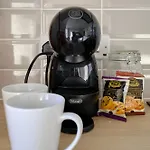 F1 Team Flat - 4 Separate Beds - Parking & 1gb Wifi *