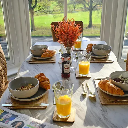 York Place F1 * Harrogate