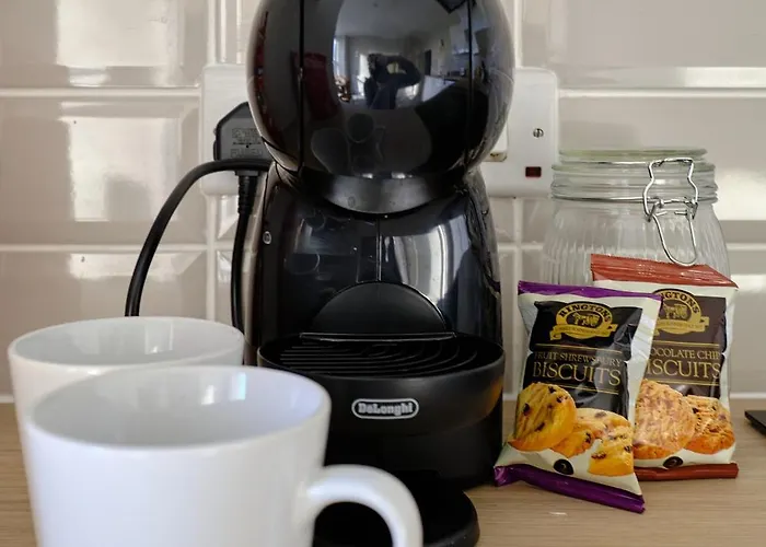 F1 Team Flat - 4 Separate Beds - Parking & 1gb Wifi *