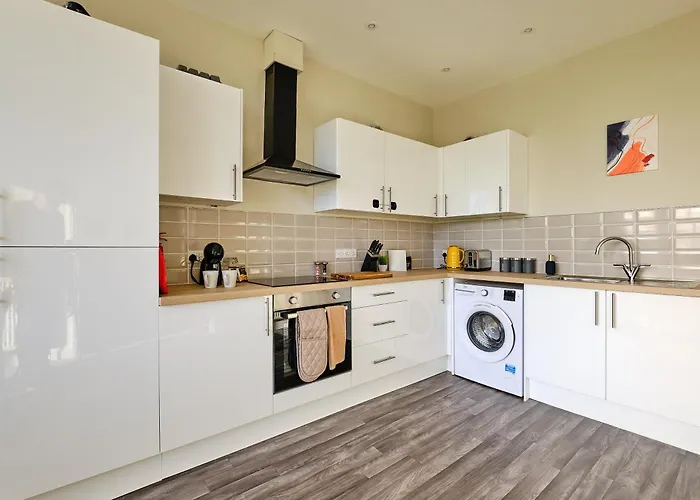 F1 Team Flat - 4 Separate Beds - Parking & 1gb Wifi Апартаменты