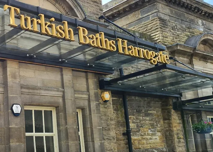 Апартаменты F1 Team Flat - 4 Separate Beds - Parking & 1gb Wifi *