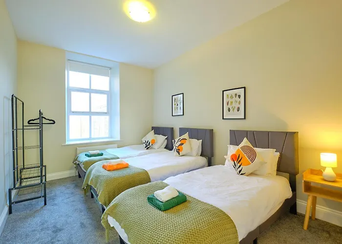 F1 Team Flat - 4 Separate Beds - Parking & 1gb Wifi アパート *