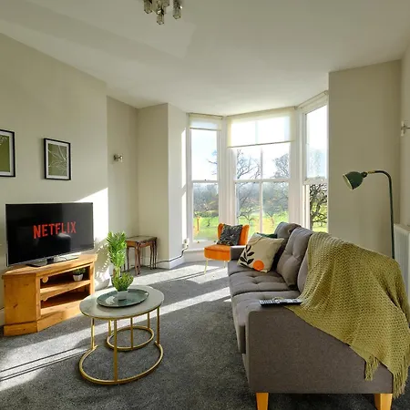 Large 2-3 Bed Free Parking, En-suite