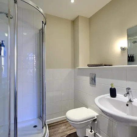 Lejlighed F1 Team Flat - 4 Separate Beds - Parking & 1gb Wifi Harrogate