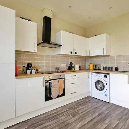 F1 Team Flat - 4 Separate Beds - Parking & 1gb Wifi Lejlighed